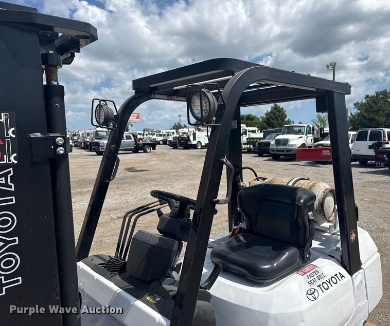 image for item NU9560 2005 Toyota 7FGU24 forklift
