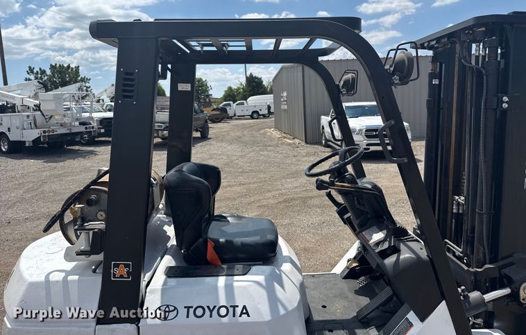 image for item NU9560 2005 Toyota 7FGU24 forklift