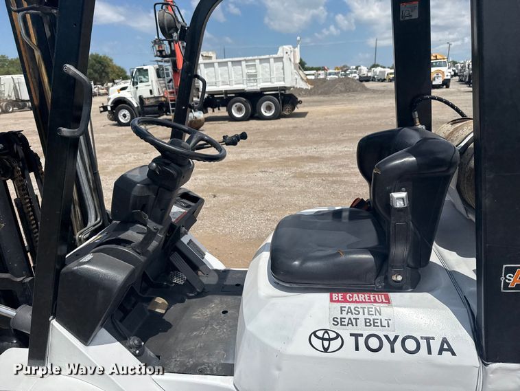 image for item NU9560 2005 Toyota 7FGU24 forklift