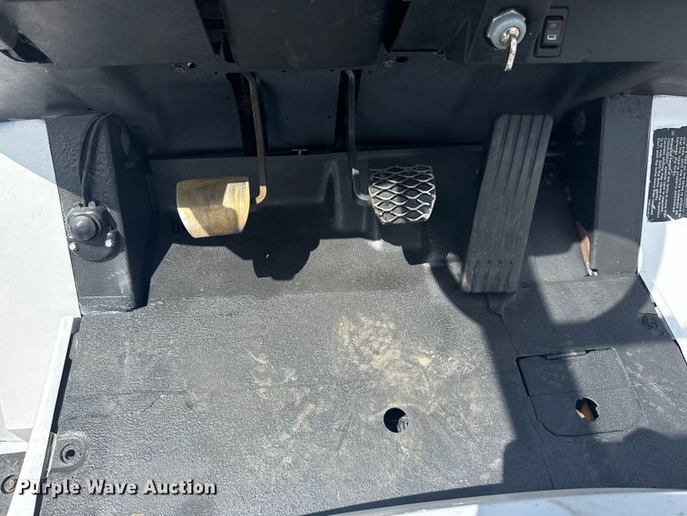 image for item NU9560 2005 Toyota 7FGU24 forklift