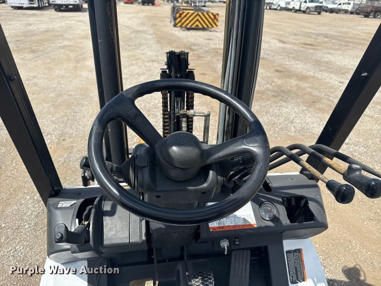 image for item NU9560 2005 Toyota 7FGU24 forklift