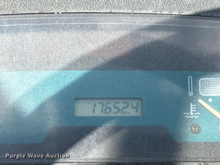 image for item NU9560 2005 Toyota 7FGU24 forklift