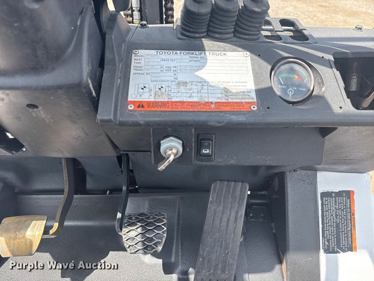 image for item NU9560 2005 Toyota 7FGU24 forklift