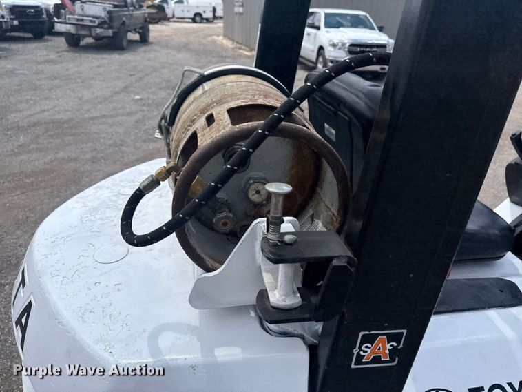 image for item NU9560 2005 Toyota 7FGU24 forklift