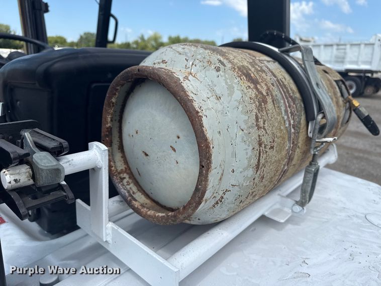 image for item NU9560 2005 Toyota 7FGU24 forklift