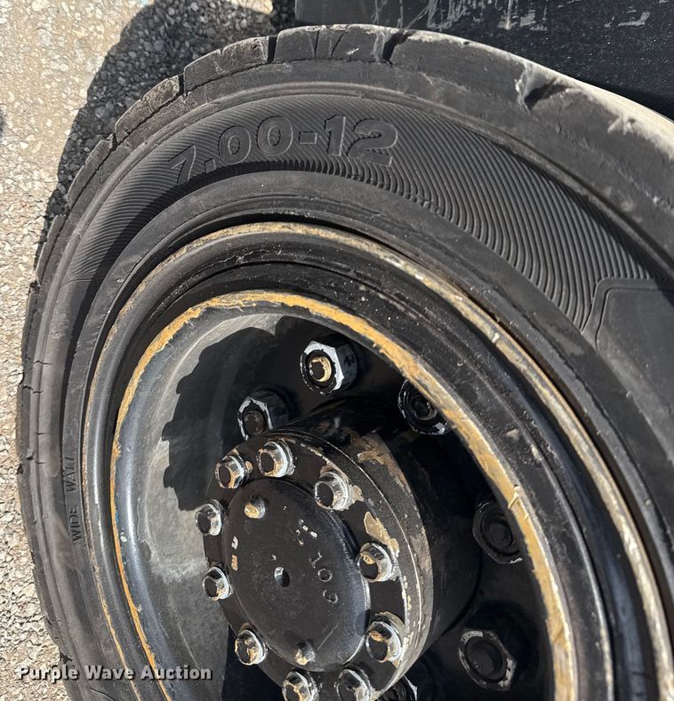 image for item NU9560 2005 Toyota 7FGU24 forklift