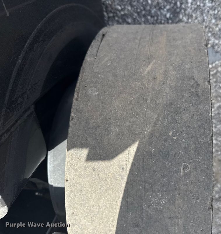 image for item NU9560 2005 Toyota 7FGU24 forklift