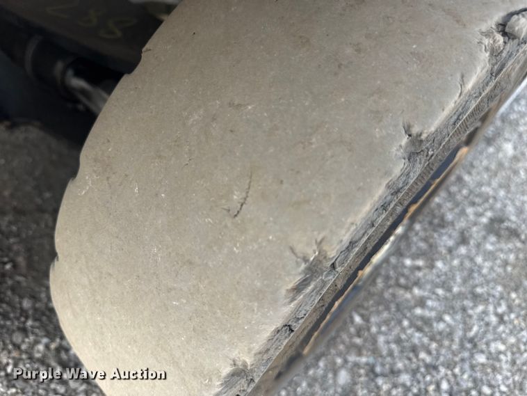 image for item NU9560 2005 Toyota 7FGU24 forklift