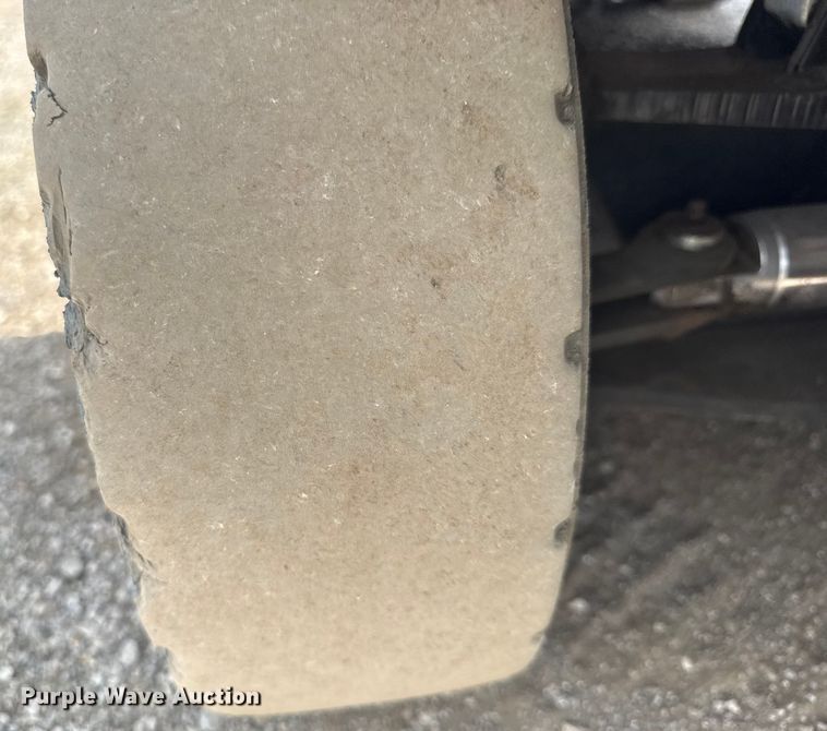 image for item NU9560 2005 Toyota 7FGU24 forklift