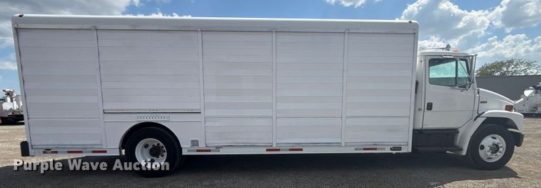 image for item NU9566 2001 Freightliner FL80 delivery truck