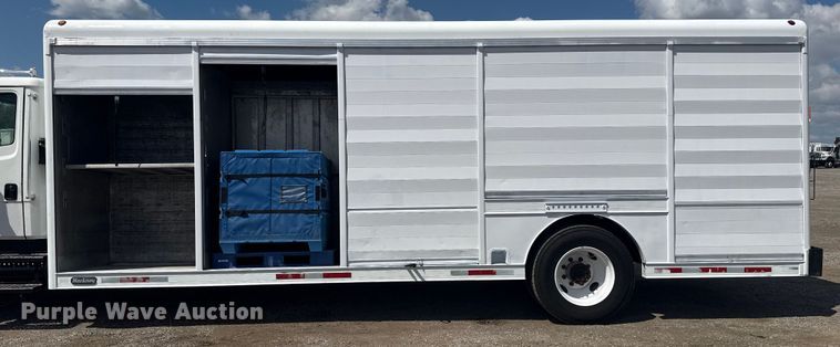 image for item NU9566 2001 Freightliner FL80 delivery truck