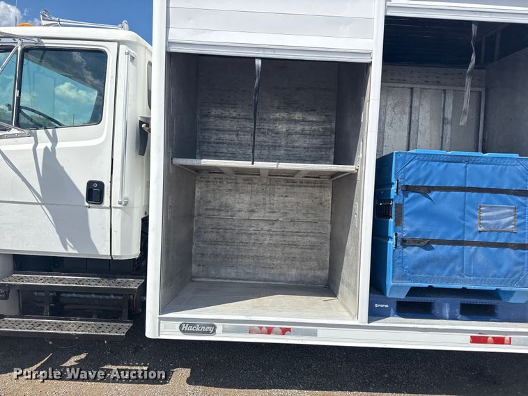 image for item NU9566 2001 Freightliner FL80 delivery truck