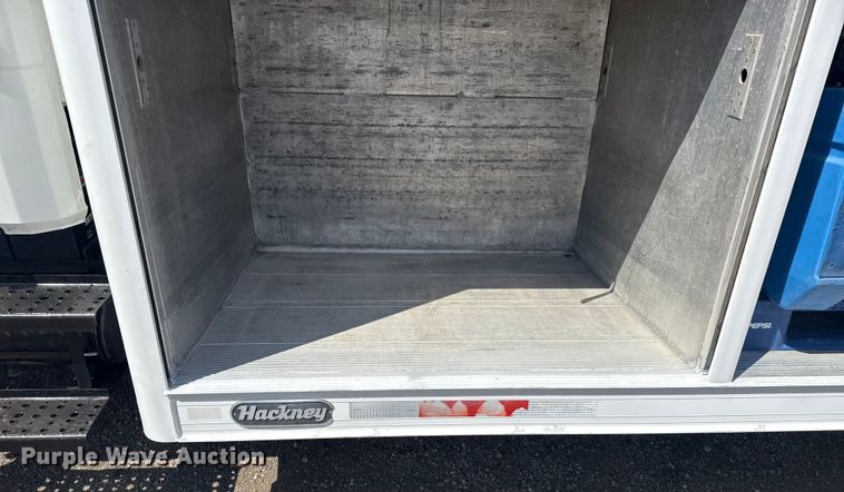 image for item NU9566 2001 Freightliner FL80 delivery truck