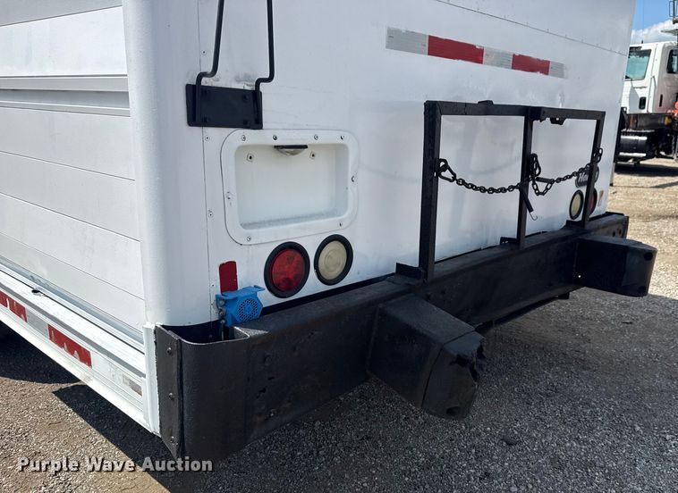 image for item NU9566 2001 Freightliner FL80 delivery truck