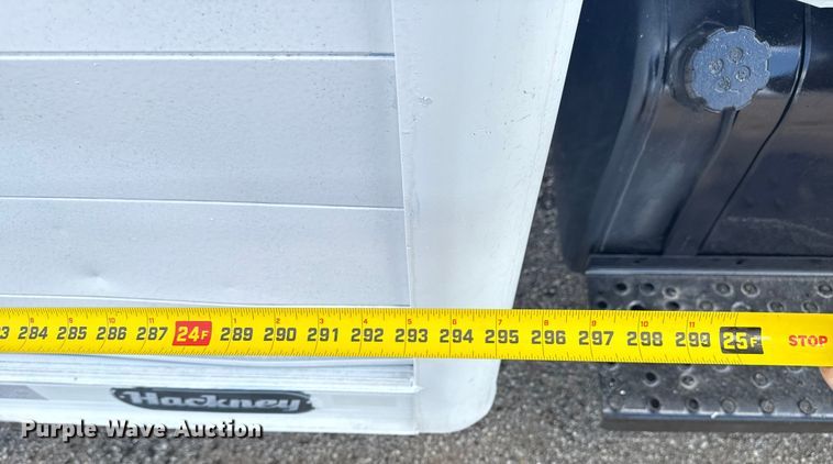 image for item NU9566 2001 Freightliner FL80 delivery truck