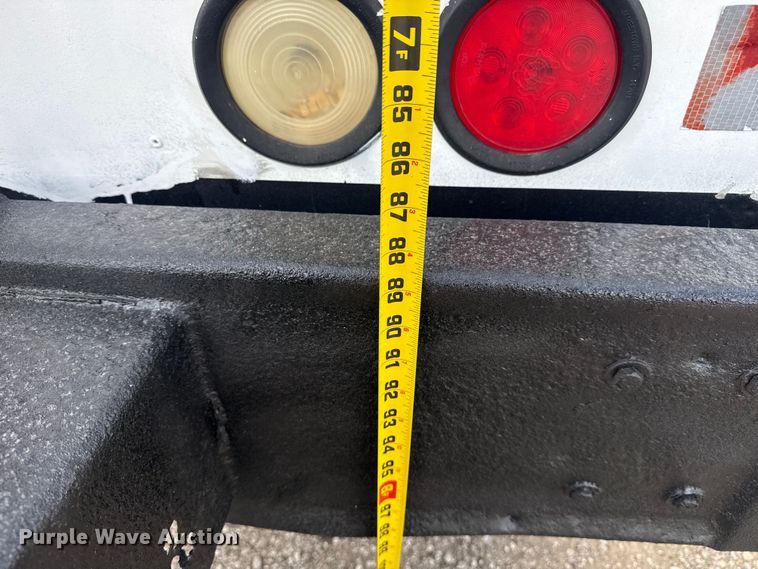 image for item NU9566 2001 Freightliner FL80 delivery truck