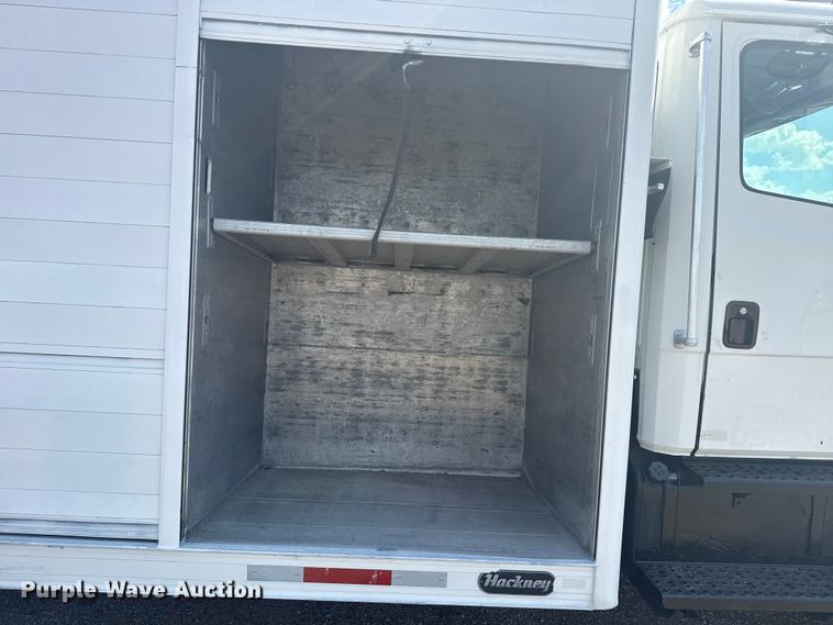 image for item NU9566 2001 Freightliner FL80 delivery truck