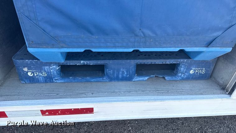 image for item NU9566 2001 Freightliner FL80 delivery truck