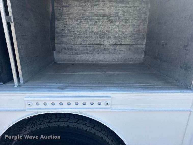 image for item NU9566 2001 Freightliner FL80 delivery truck