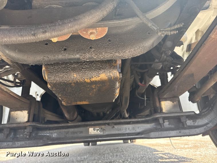 image for item NU9566 2001 Freightliner FL80 delivery truck