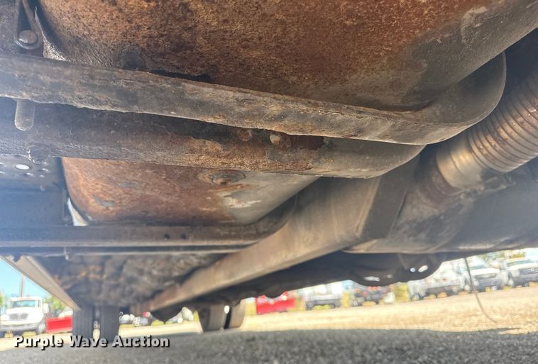 image for item NU9566 2001 Freightliner FL80 delivery truck