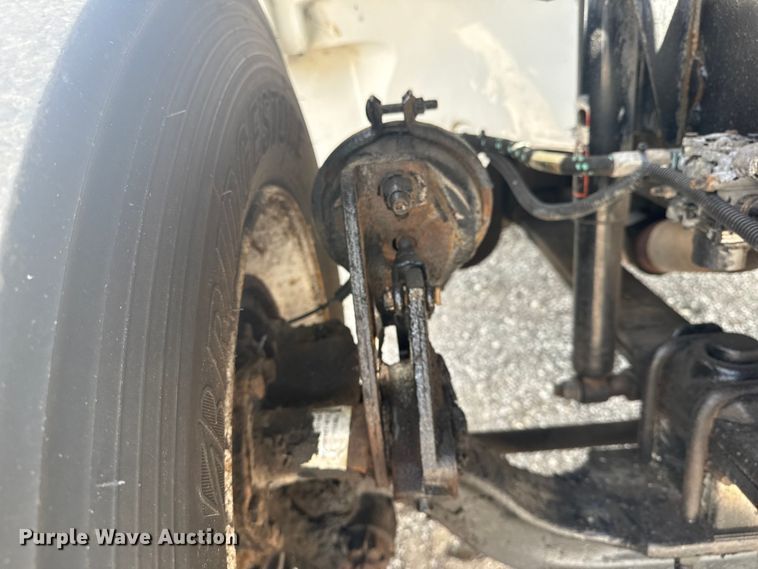 image for item NU9566 2001 Freightliner FL80 delivery truck