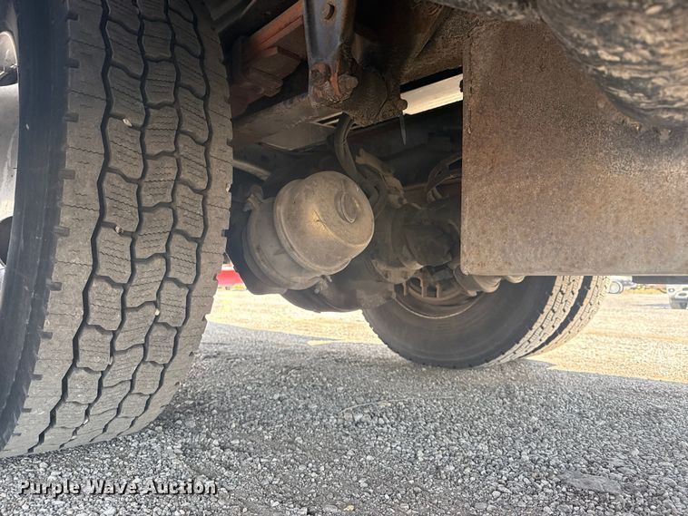 image for item NU9566 2001 Freightliner FL80 delivery truck