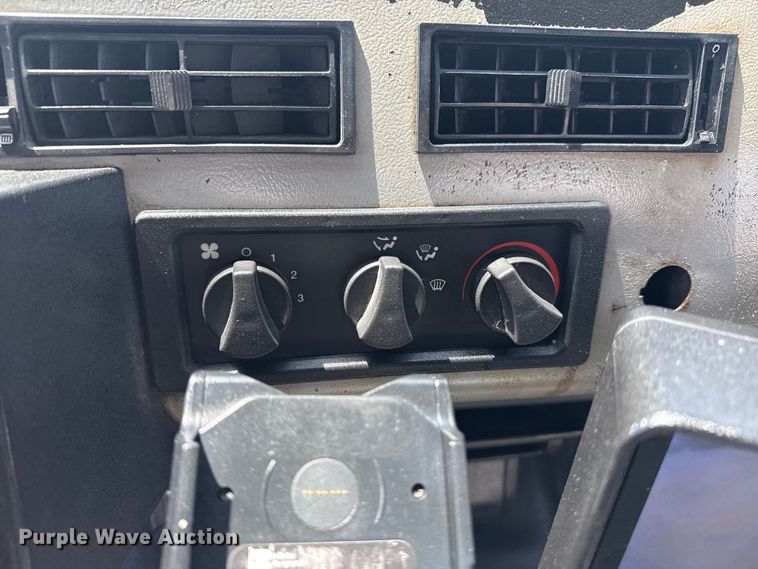 image for item NU9566 2001 Freightliner FL80 delivery truck