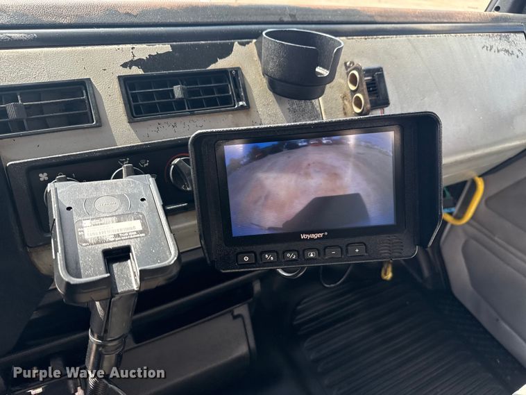 image for item NU9566 2001 Freightliner FL80 delivery truck