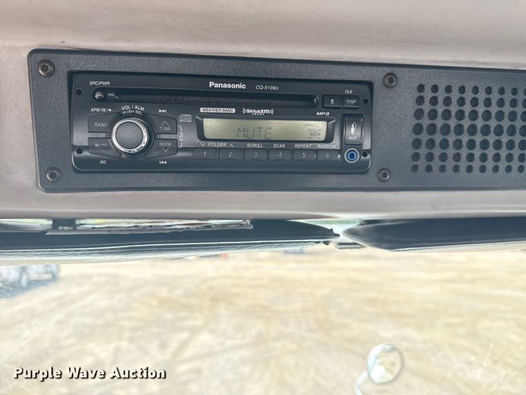 image for item NU9566 2001 Freightliner FL80 delivery truck