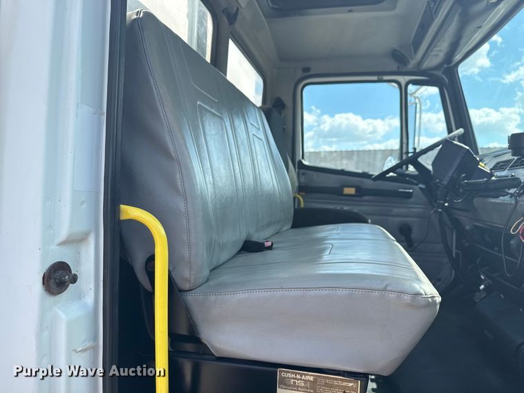 image for item NU9566 2001 Freightliner FL80 delivery truck