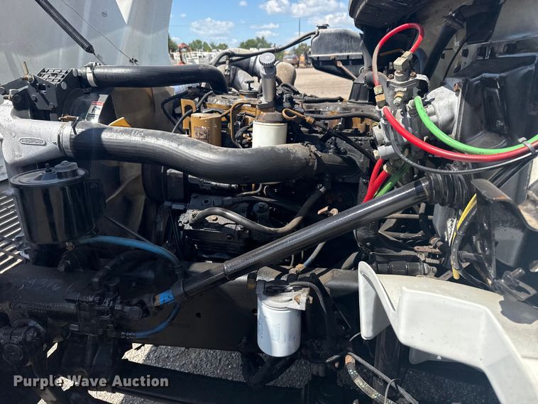 image for item NU9566 2001 Freightliner FL80 delivery truck