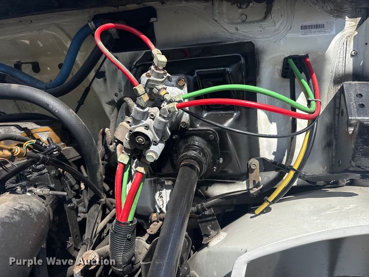 image for item NU9566 2001 Freightliner FL80 delivery truck