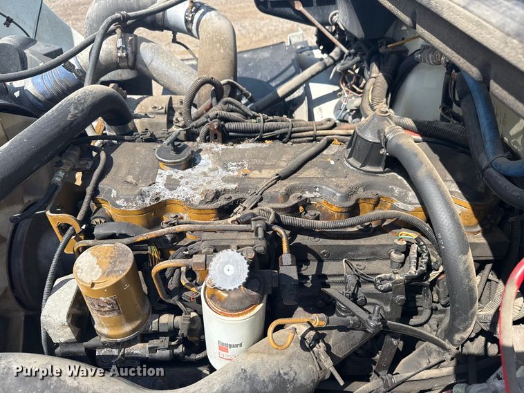 image for item NU9566 2001 Freightliner FL80 delivery truck