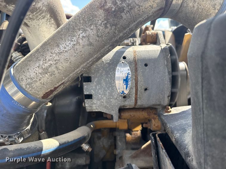 image for item NU9566 2001 Freightliner FL80 delivery truck