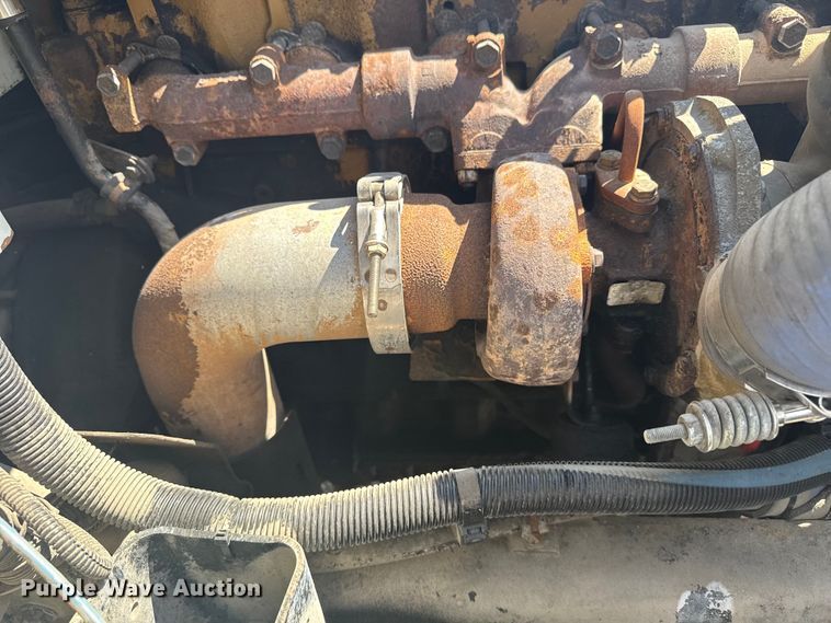 image for item NU9566 2001 Freightliner FL80 delivery truck