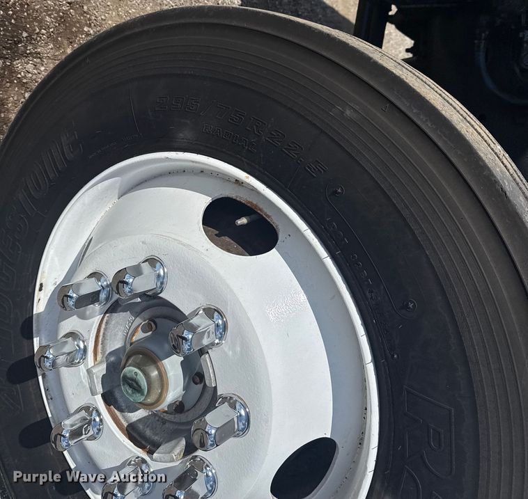 image for item NU9566 2001 Freightliner FL80 delivery truck