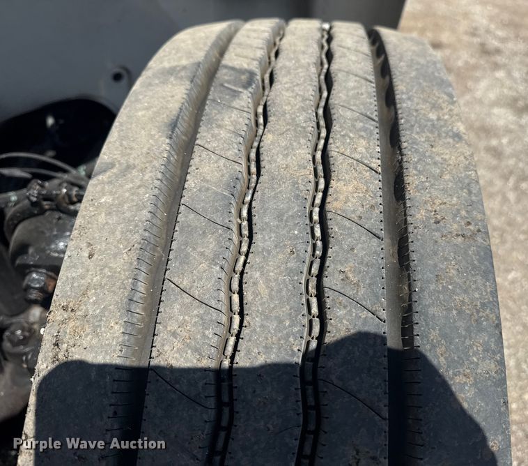 image for item NU9566 2001 Freightliner FL80 delivery truck