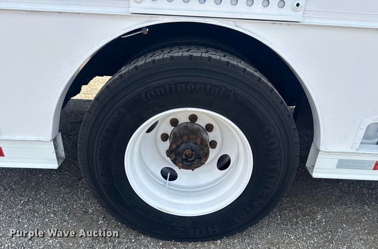 image for item NU9566 2001 Freightliner FL80 delivery truck