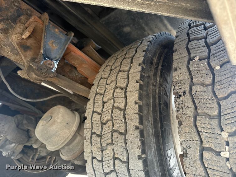 image for item NU9566 2001 Freightliner FL80 delivery truck