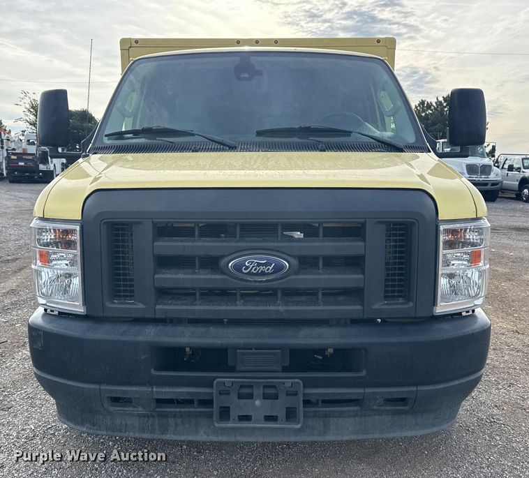 image for item NU9570 2022 Ford E450 Super Duty delivery truck