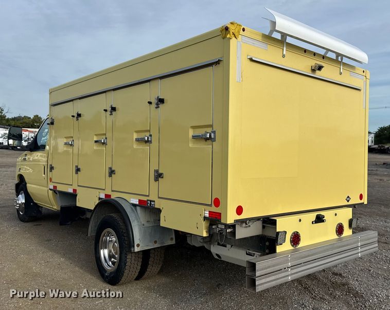 image for item NU9570 2022 Ford E450 Super Duty delivery truck