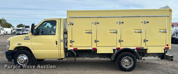 image for item NU9570 2022 Ford E450 Super Duty delivery truck