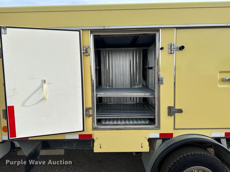 image for item NU9570 2022 Ford E450 Super Duty delivery truck