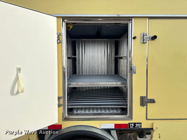 image for item NU9570 2022 Ford E450 Super Duty delivery truck