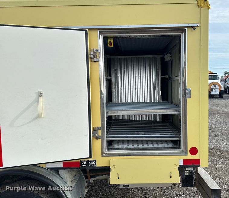 image for item NU9570 2022 Ford E450 Super Duty delivery truck