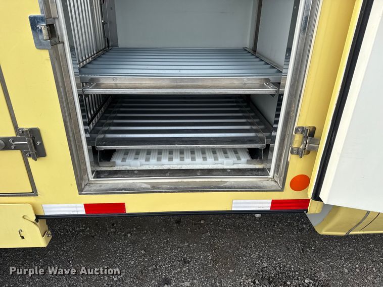 image for item NU9570 2022 Ford E450 Super Duty delivery truck