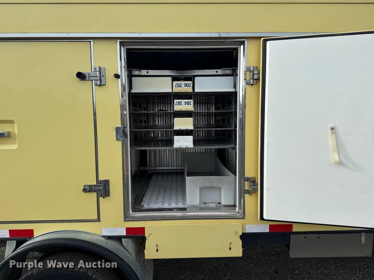 image for item NU9570 2022 Ford E450 Super Duty delivery truck