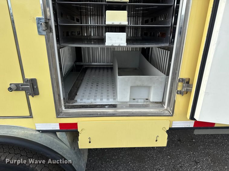 image for item NU9570 2022 Ford E450 Super Duty delivery truck