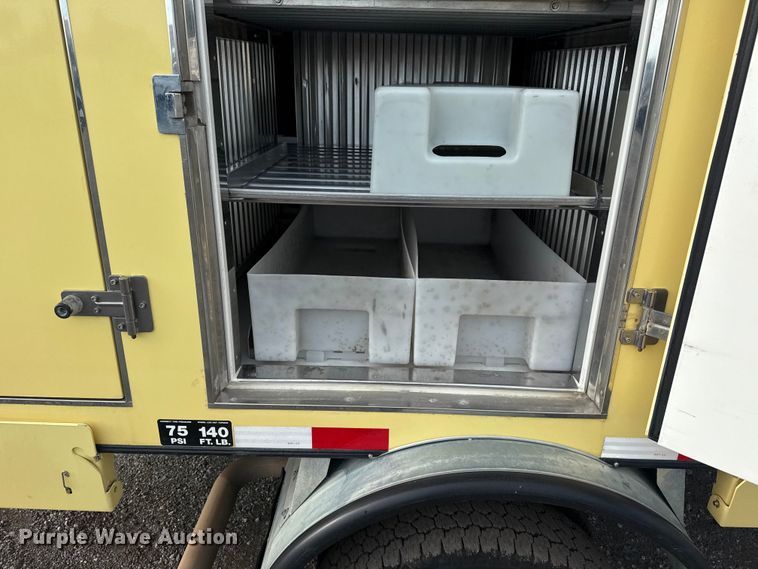 image for item NU9570 2022 Ford E450 Super Duty delivery truck